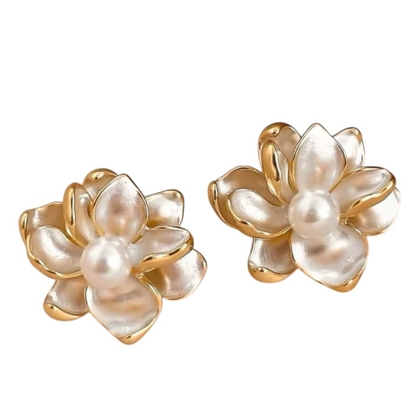 Fashionista Fix Boutique Jewelry - Gold & White Large Floral Pearl Stud Earrings